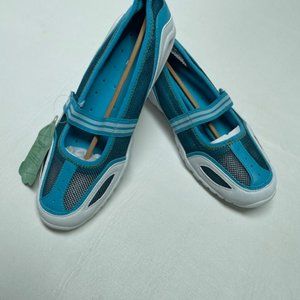 LANDS END MARY JANE WATER SHOES